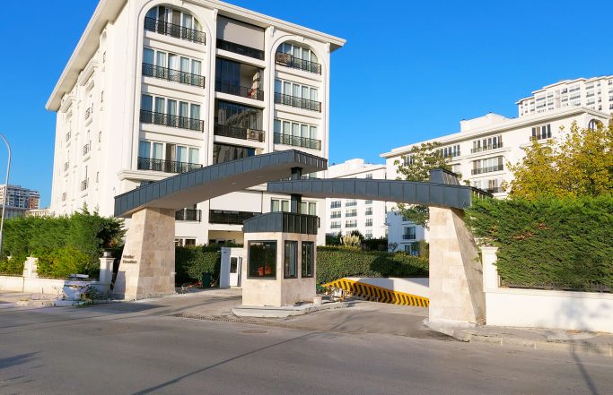 Mostar Konakları Sitesi Giriş Kapısı